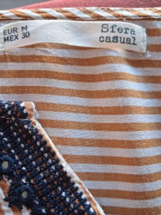 Camisa Rayas Marrón y Blanca con un bordado