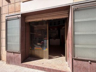 Local comercial en venta en Joc de la Bola - Camps d'Esports - Ciutat Jardí - Montcada en Lleida
