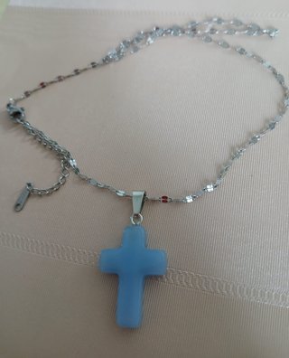 Cruz de piedra aguamarina + cadena