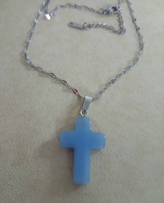 Cruz de piedra aguamarina + cadena