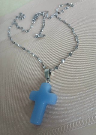 Cruz de piedra aguamarina + cadena