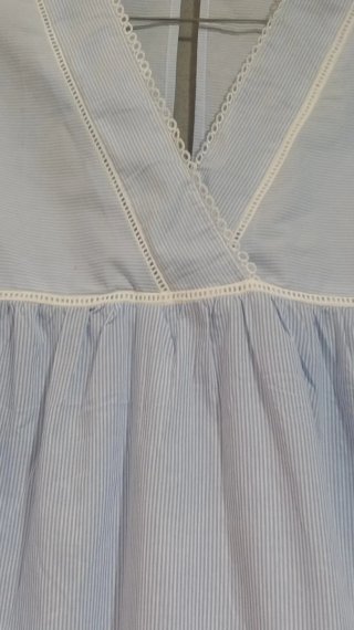 Vestido de rayas azul y blanco