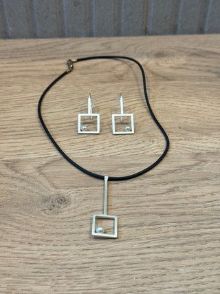 Conjunto Plata: Pendientes y Collar