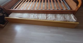 Dormitorio juvenil: cama, escritorio y zapatero