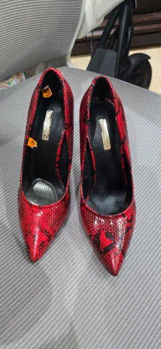 Zapatos de tacón animal print rojo y negro