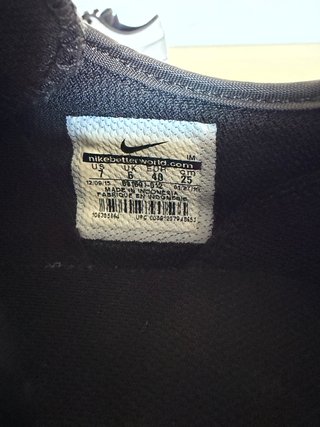 Zapatillas Nike grises y blancas