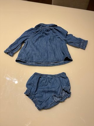Conjunto vaquero bebé GAP vestido y braguita