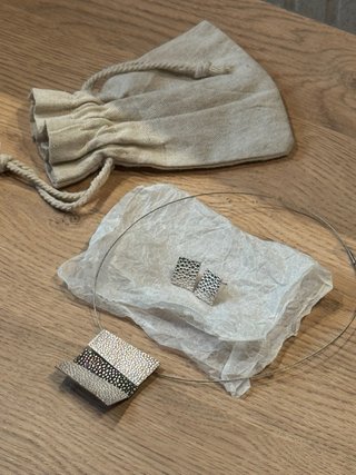 Conjunto de Plata Collar y Pendientes Cuadrados