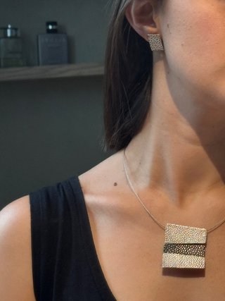 Conjunto de Plata Collar y Pendientes Cuadrados