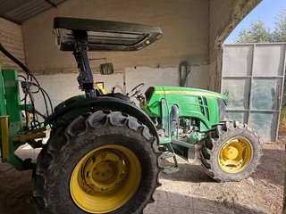 Tractor John Deere 5115M