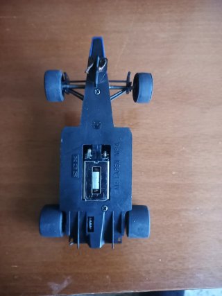 Coche Scalextric Azul con dorsal 6