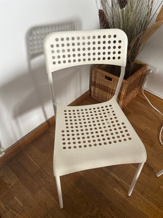 Mesa de comedor blanca con 4 sillas