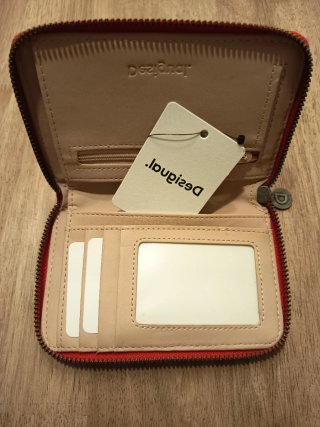 Monedero Desigual Rojo con Bordados