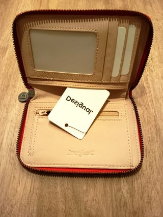 Monedero Desigual Rojo con Bordados
