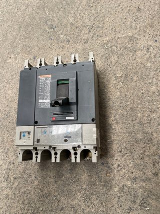Interruptor Merlin Gerin 160/400A