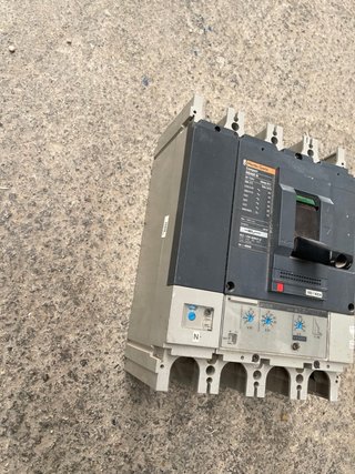 Interruptor Merlin Gerin 160/400A