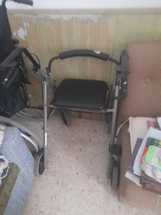 Silla de ruedas y andador