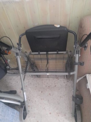 Silla de ruedas y andador
