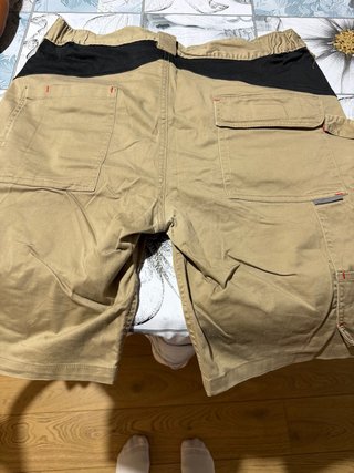 Pantalón corto cargo beige hombre