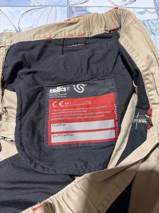 Pantalón corto cargo beige hombre