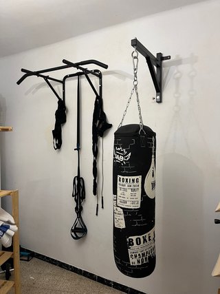 Soporte de pared para saco de boxeo