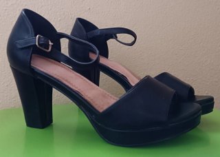 Zapatos de tacón negros talla 38