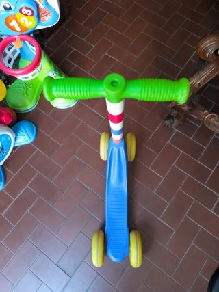 Monopattino a 3 ruote colorato