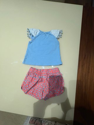 Conjunto bebé camiseta pez y shorts corazones