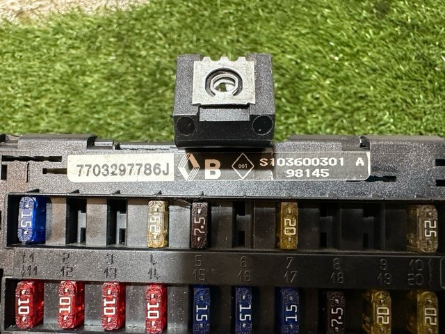 Caja fusibles Renault Megane I Classic 1998