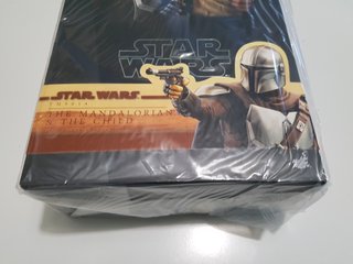 Hot Toys Star Wars The Mandalorian & Child TMS014