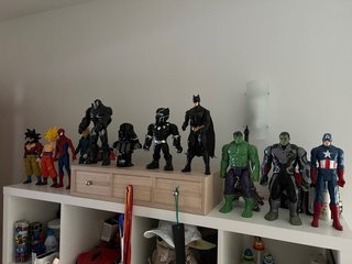 Figuras Superhéroes Marvel, a 5€ cada uno.