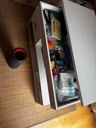 Mesa de salón blanca de madera