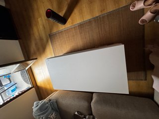 Mesa de salón blanca de madera
