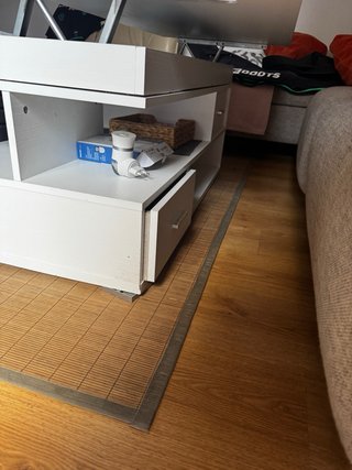 Mesa de salón blanca de madera