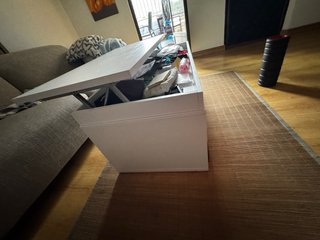 Mesa de salón blanca de madera