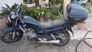 Honda CBF 250 con baúl SH45