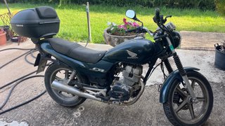 Honda CBF 250 con baúl SH45