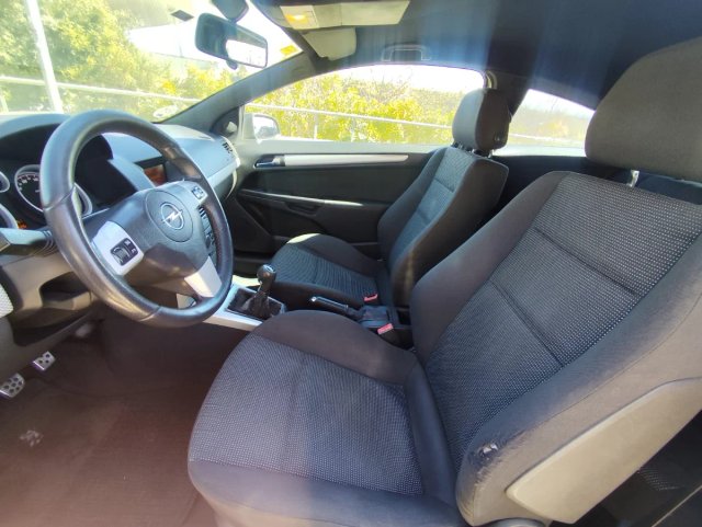 Opel Astra GTC 1.6i ETIQUETA C