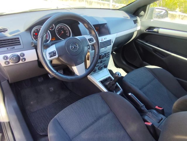 Opel Astra GTC 1.6i ETIQUETA C