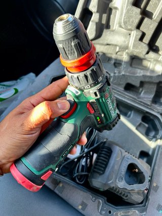 Atornillador Parkside 12V con cargador