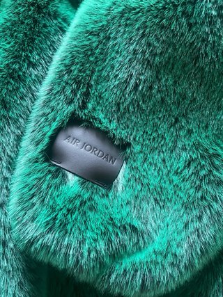 Chaqueta Nike Air Jordan de pelo verde (faux fur)