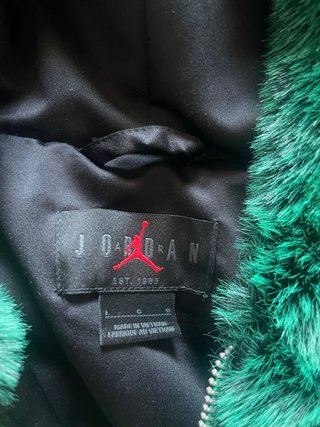 Chaqueta Nike Air Jordan de pelo verde (faux fur)