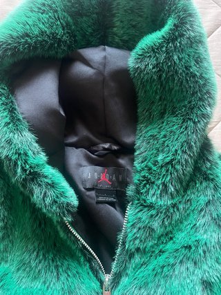 Chaqueta Nike Air Jordan de pelo verde (faux fur)