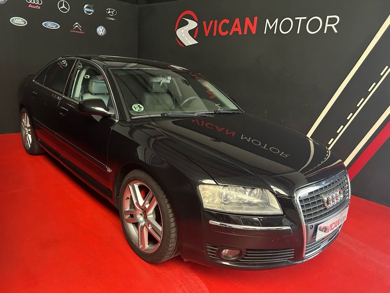Audi A8 - foto 1
