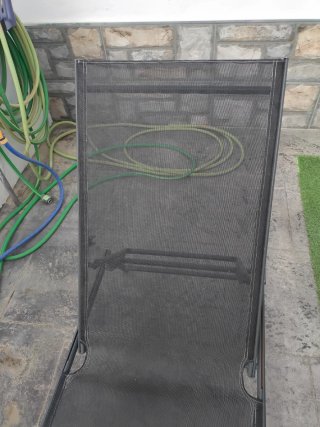 Tumbona de piscina negra y gris