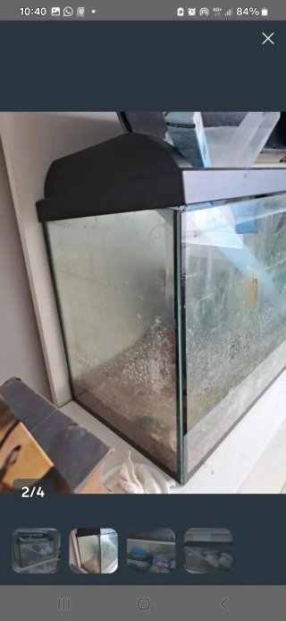Acuario negro y transparente