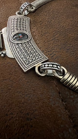Collana girocollo con pendente ovale