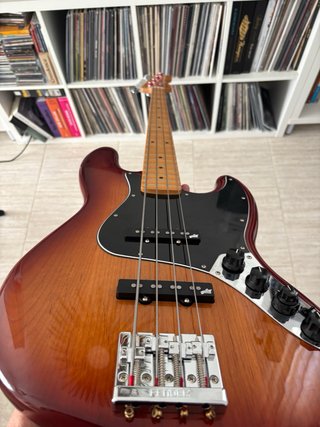 Bajo Fender Jazz Bass Sunburst