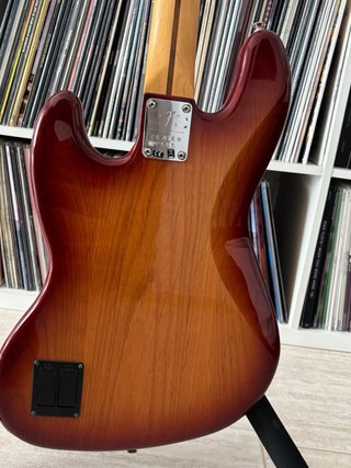 Bajo Fender Jazz Bass Sunburst