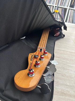 Bajo Fender Jazz Bass Sunburst